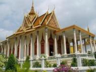 Phnom Penh- Half day, Royal Palace, Wat Phnom, Russian Market - SIC